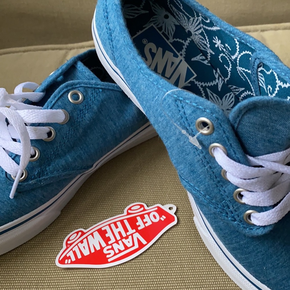 NWT Vans blue canvas lace up sneakers size 6.5, with floral details